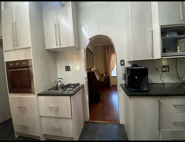 5 BEDROOM HOUSE FOR SALE IN JACKAROO PARK